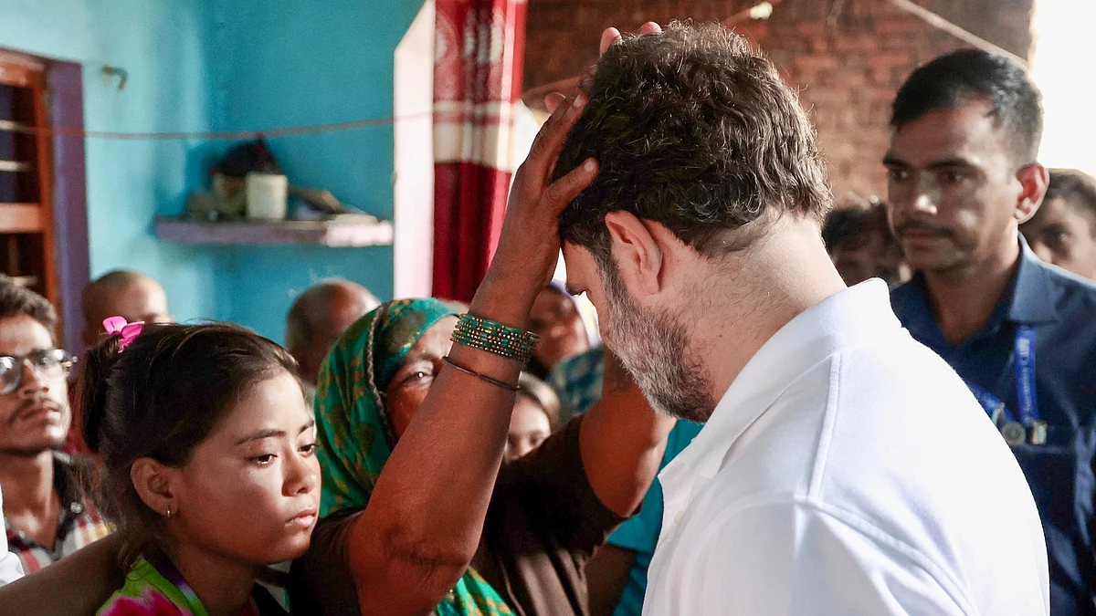 <div class="paragraphs"><p>راہل گاندھی ہاتھرس میں / آئی اے ایس ایس</p></div>