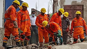 جھارکھنڈ کے دیوگھر میں تین منزلہ عمارت گرنے سے حادثہ، 3 افراد ہلاک، 7 کو بحفاظت نکالا گیا