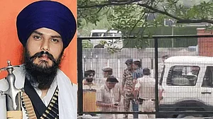 امرت پال سنگھ کو ڈبروگڑھ جیل واپس بھیجا گیا، کل لیا تھا رکن پارلیمنٹ کے طور پر حلف