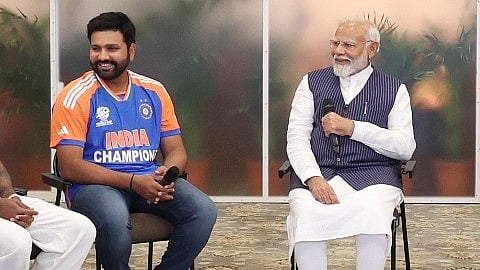 روہت شرما نے پی ایم مودی کو بتائی ’پچ کی مٹی‘ کھانے اور ’سلو موشن‘ میں ٹرافی تک جانے کی وجہ