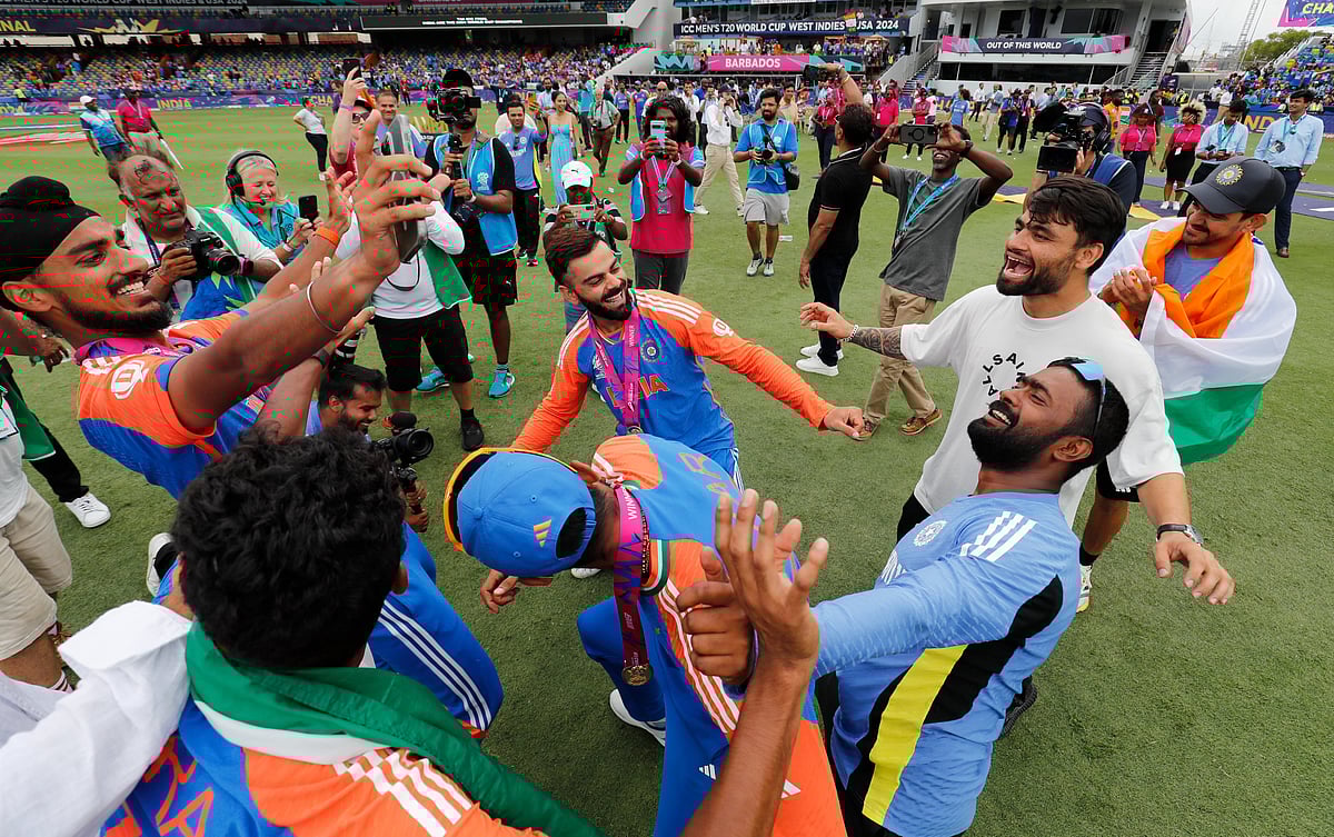 عالمی چمپئن ہندوستانی ٹیم ویسٹ انڈیز سے ہندوستان کے لیے روانہ، کل صبح پی ایم مودی سے ہوگی ملاقات