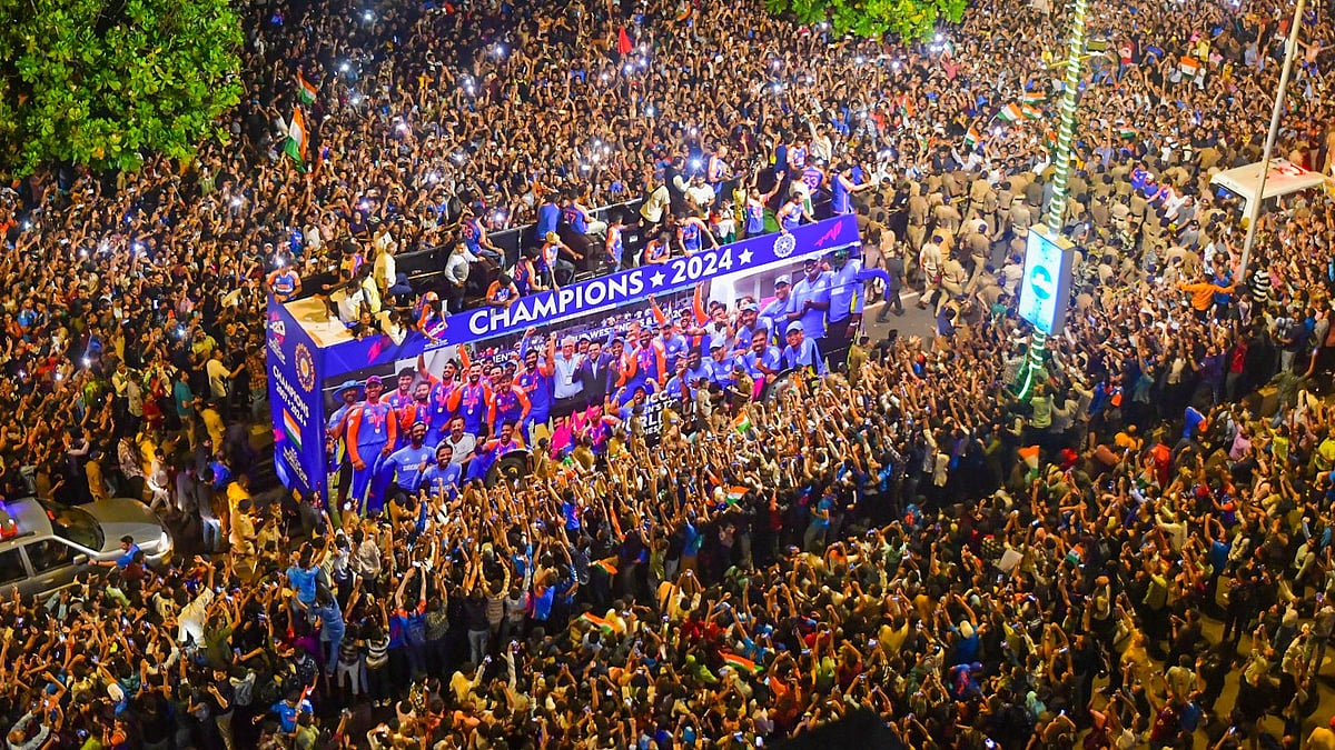 شاہ رخ خان فاتح ہندوستانی ٹیم کے لئے ہوئے جذباتی، بی سی سی آئی کو بھی دی مبارکباد