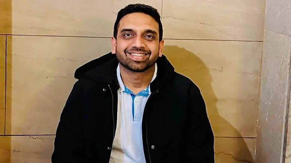 <div class="paragraphs"><p>کنال سارنگی @KunalSarangi</p></div>