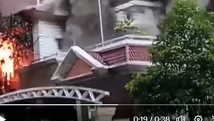 بنگلہ دیش: لوٹ مار اور توڑ پھوڑ، مظاہرین نے بنگلہ دیش کے سابق کپتان کے گھر کو آگ لگا دی