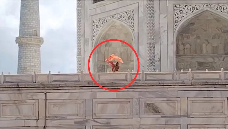 تاج محل میں گنگا جل چڑھانے کے بعد محکمہ آثار قدیمہ کی سختی، پانی کی بوتل لے کر جانے پر پابندی