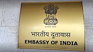ایران میں مقیم شہریوں کے لیے ہندوستانی سفارت خانہ کی ایڈوائزری جاری، محتاط رہنے کی تلقین