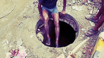 2014 سے اب تک سیور کی صفائی کے دوران 453 افراد کی ہوئی موت، مرکزی حکومت نے پارلیمنٹ میں دی جانکاری