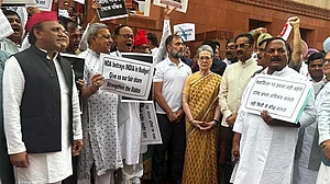 اپوزیشن متحد ہے تو ممکن ہے...!