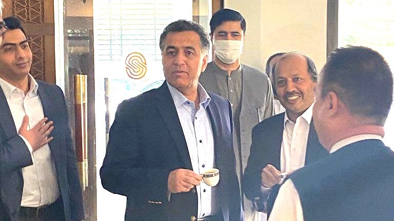 پاکستان: آئی ایس آئی کے سابق چیف فیض حمید کو فوج نے حراست میں لیا، کورٹ مارشل کی تیاری شروع