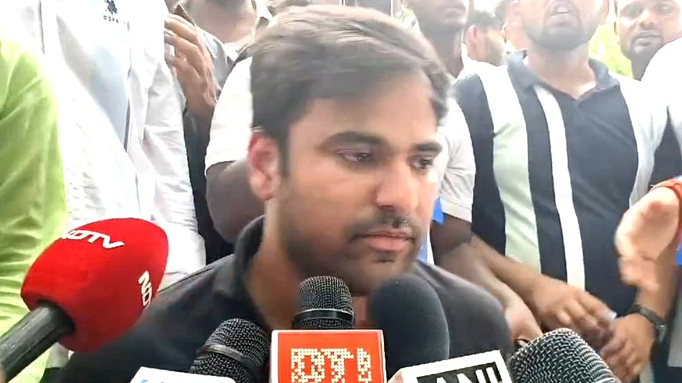 <div class="paragraphs"><p>ورون چودھری / آئی اے این ایس</p></div>