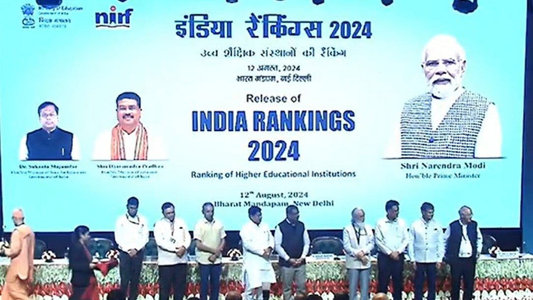 مرکزی وزیر تعلیم دھرمیندر پردھان نے ہندوستان کی سرفہرست یونیورسٹیز کا نام جاری کیا، یہاں دیکھیں تفصیل