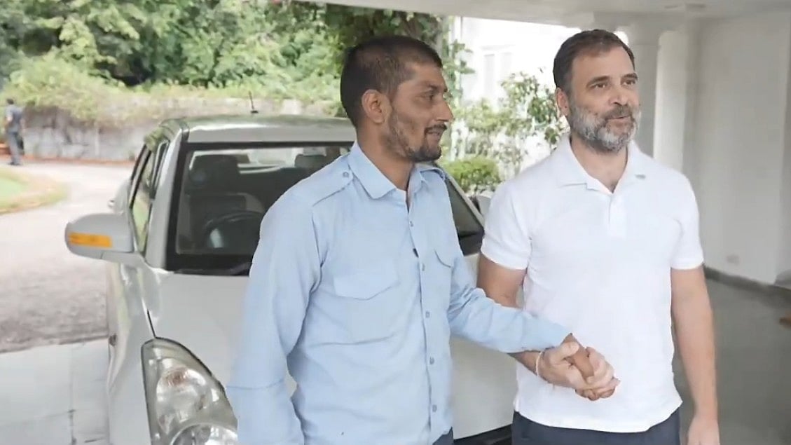 راہل گاندھی نے ’ڈرائیورس‘ کے مسائل جاننے کے لیے کیب میں کیا سفر، ’ہینڈ ٹو ماؤتھ آمدنی‘ پر اظہارِ فکر