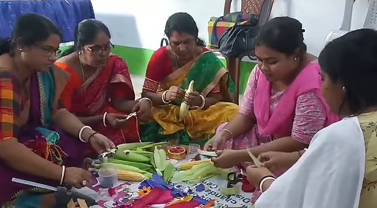 وارانسی میں ہندو-مسلم بھائی بہنوں نے درختوں کو باندھی راکھی، ماحولیات کے تحفظ کا اظہارِ عزم