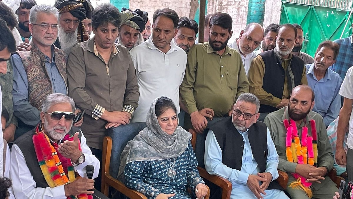 جموں و کشمیر کے لوگ قبرستانوں جیسی خاموشی نہیں بلکہ باوقار امن و امان چاہتے ہیں: محبوبہ مفتی