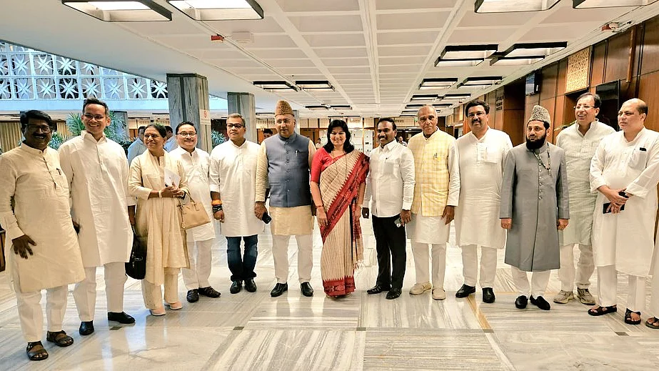 <div class="paragraphs"><p>تصویر&nbsp;<a href="https://x.com/AprajitaSarangi">@AprajitaSarangi</a></p></div>