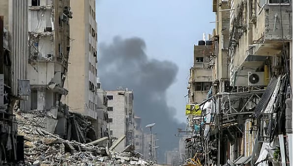 جنگ میں شدت، اسرائیل نے جوابی حملے میں حزب اللہ کے 100 سے زیادہ ٹھکانوں کو نشانہ بنایا