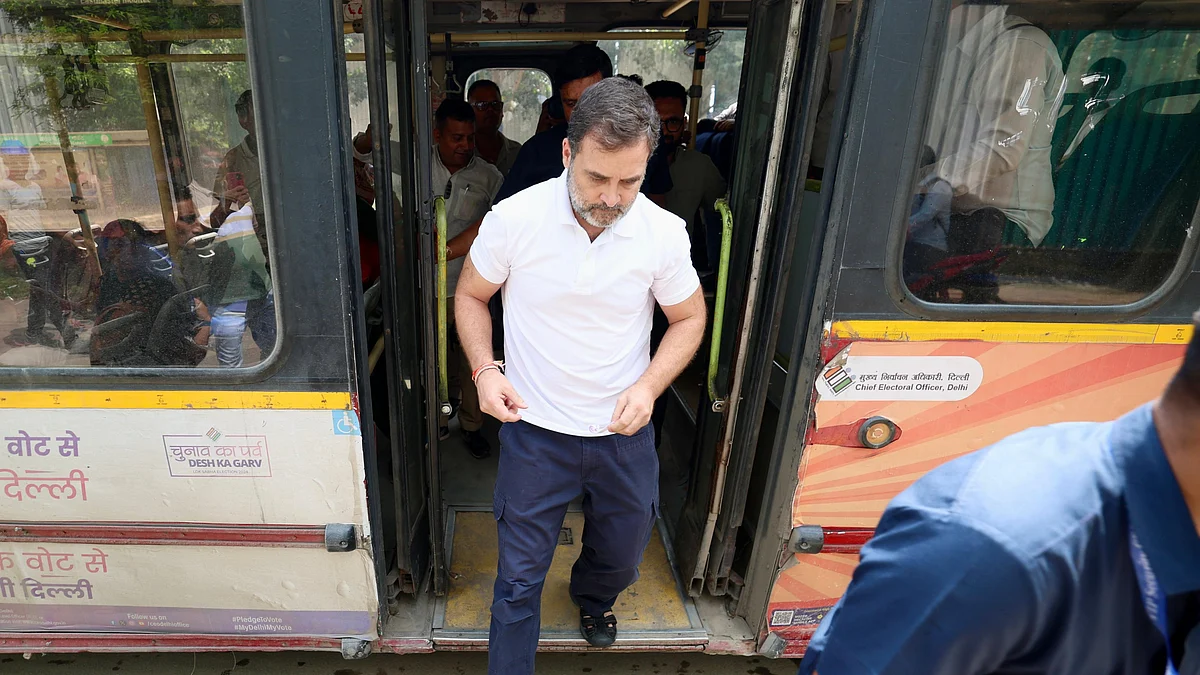<div class="paragraphs"><p>راہل گاندھی نے دہلی میں بس کی سواری کی، تصویر @INCIndia</p></div>