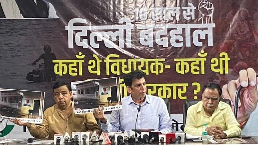 <div class="paragraphs"><p>پریس کانفرنس کرتے ہوئے دہلی کانگریس صدر دیویندر یادو</p></div>