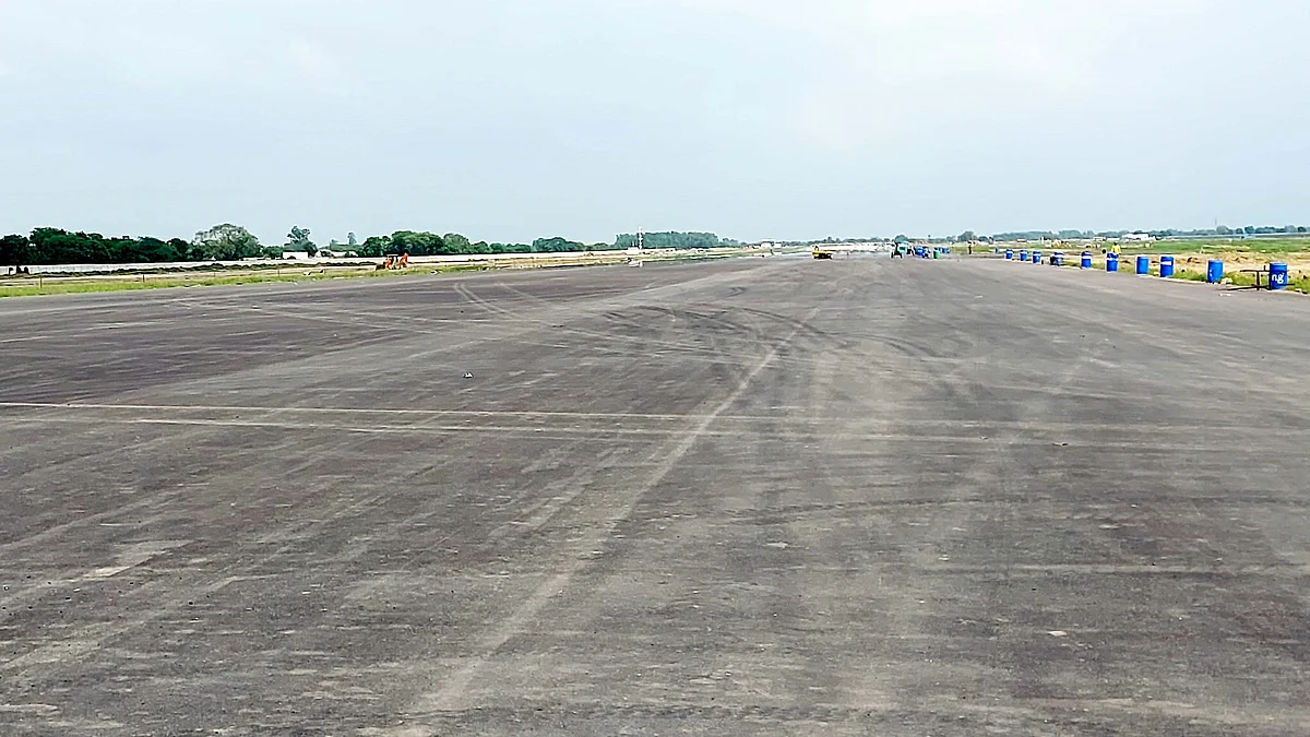 <div class="paragraphs"><p>جیور ایئرپورٹ / آئی اے این ایس</p></div>