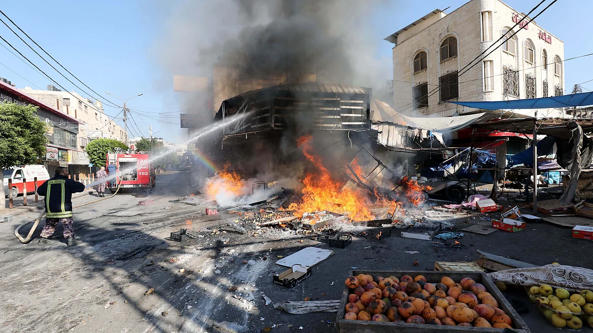 <div class="paragraphs"><p>اسرائیلی حملے کے بعد غزہ میں تباہی کا منظر / یو این آئی</p></div>