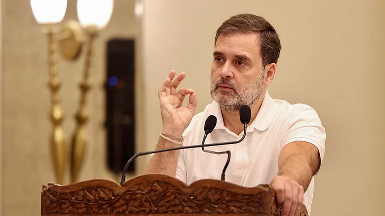 ’ماتر وندنا یوجنا‘ کے فنڈز میں کٹوتی حاملہ خواتین کے حقوق کی خلاف ورزی: سونیا گاندھی