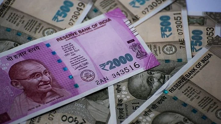 ہم گھریلو قرض دار بنتے گئے اور گھر کو خبر نہ ہوئی... اجیت راناڈے