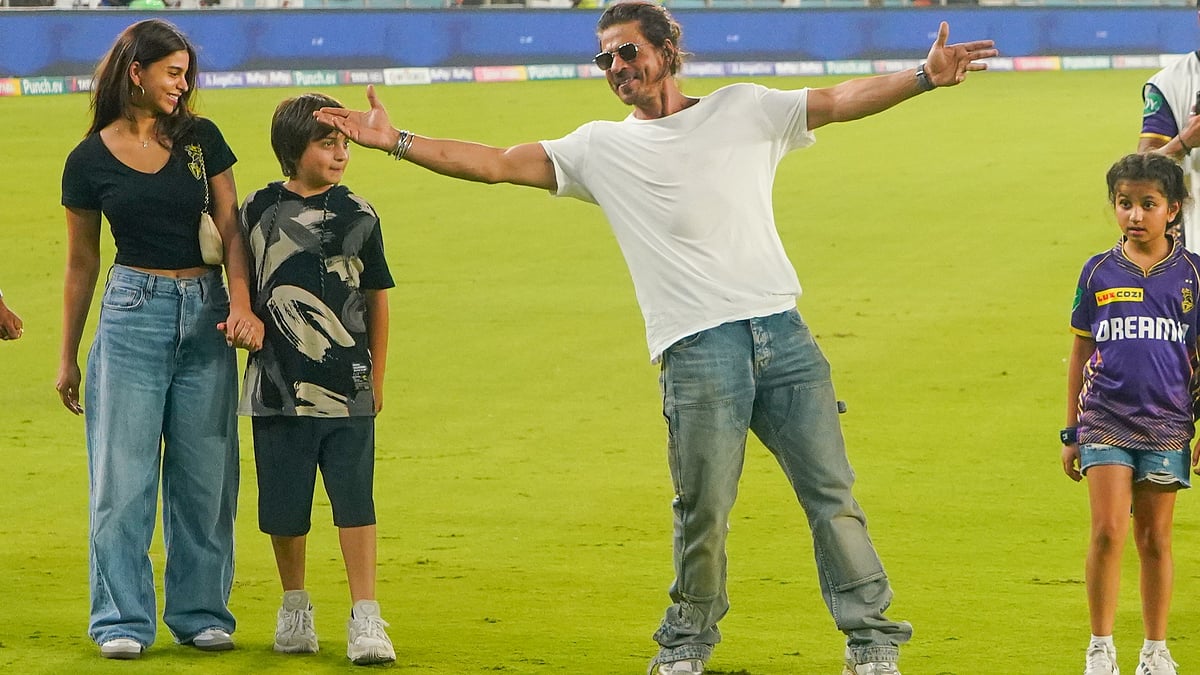 شاہ رخ خان ٹیکس ادا کرنے والی مشہور شخصیات میں سرفہرست