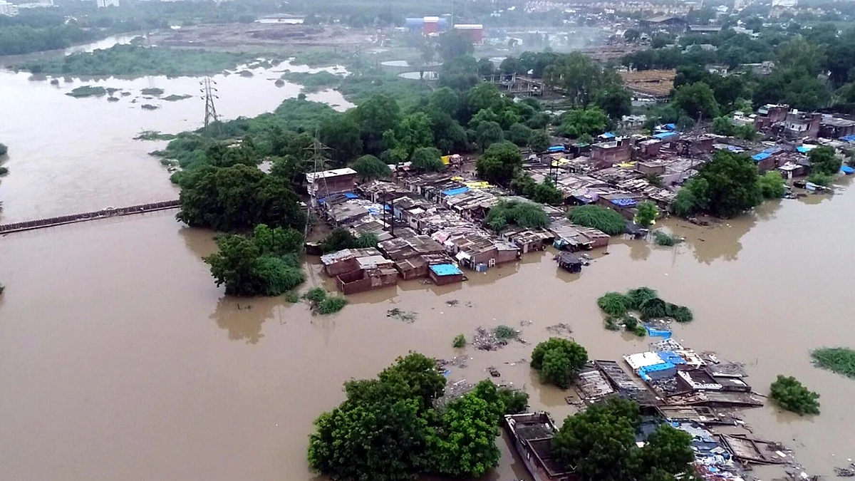 <div class="paragraphs"><p>گجرات میں سیلاب کا منظر / آئی اے این ایس</p></div>