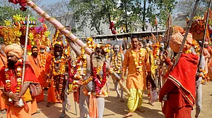 پریاگ راج مہاکمبھ سے پہلے اردو اور فارسی کے الفاظ پیشوائی اور شاہی اسنان کو بدلنے کا مطالبہ