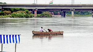 دہلی میں بارش کی وجہ سے کئی علاقوں میں ٹریفک جام رہا