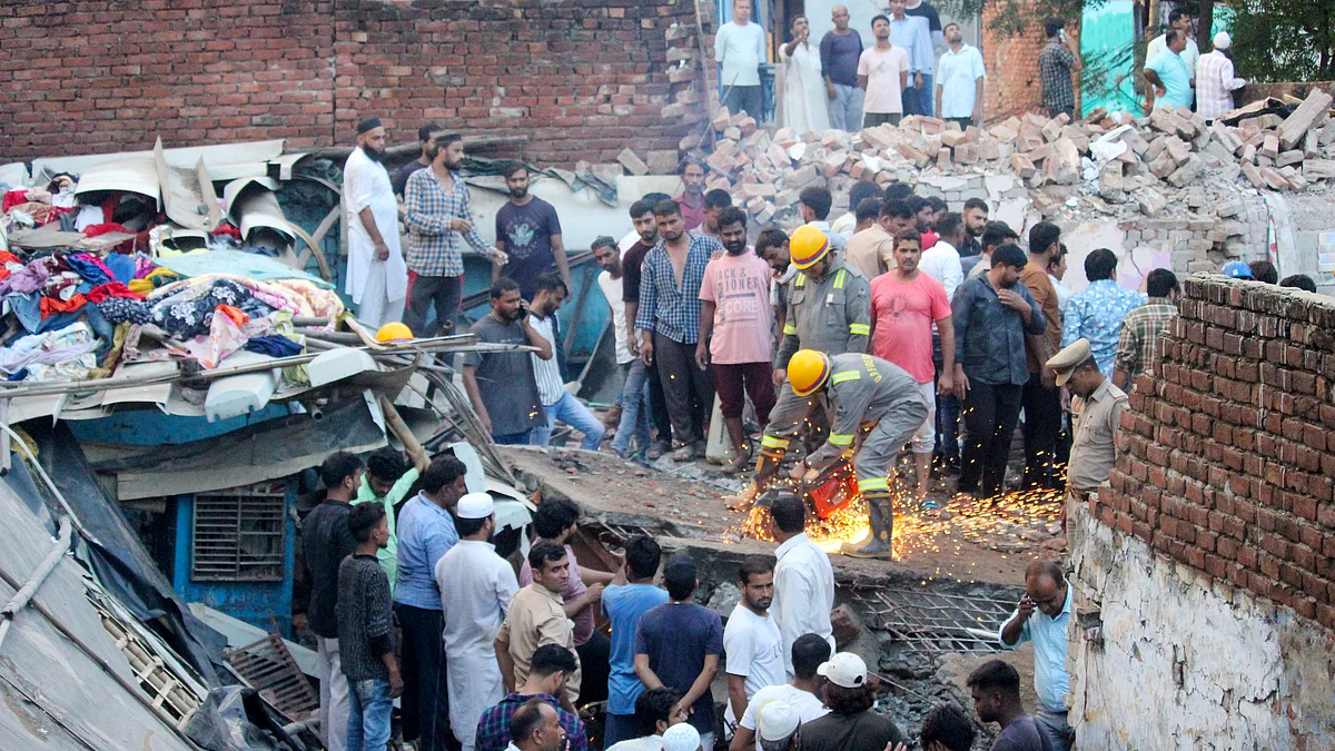 <div class="paragraphs"><p>میرٹھ میں عمارت گرنے سے حادثہ / آئی اے این ایس</p></div>