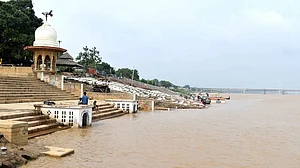 پریاگ راج میں گنگا اور جمنا کا پانی بڑھا، باقی ندیوں کے پانی کی سطح بھی تیزی سے بڑھ رہی ہے