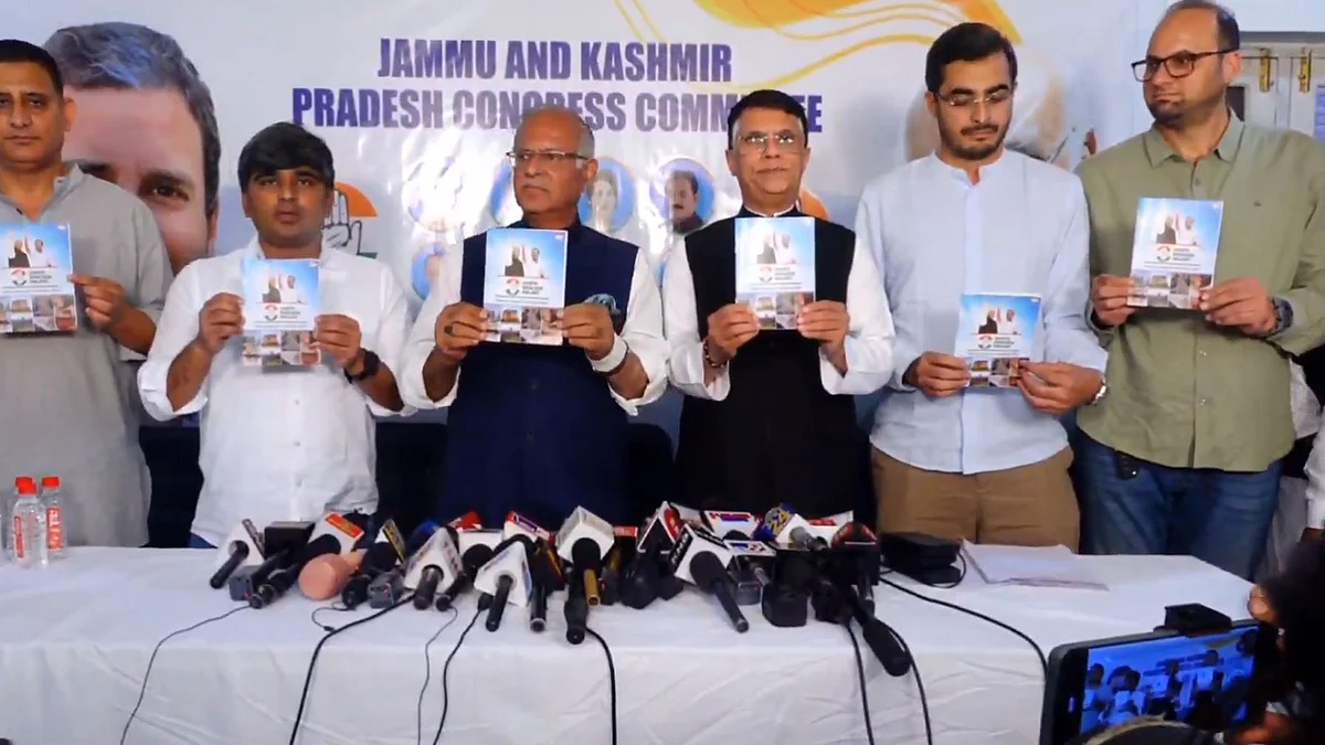 <div class="paragraphs"><p>جموں و کشمیر اسمبلی انتخاب کے پیش نظر انتخابی منشور جاری کرتے ہوئے کانگریس کے سرکردہ لیڈرا، ویڈیو گریب</p></div>
