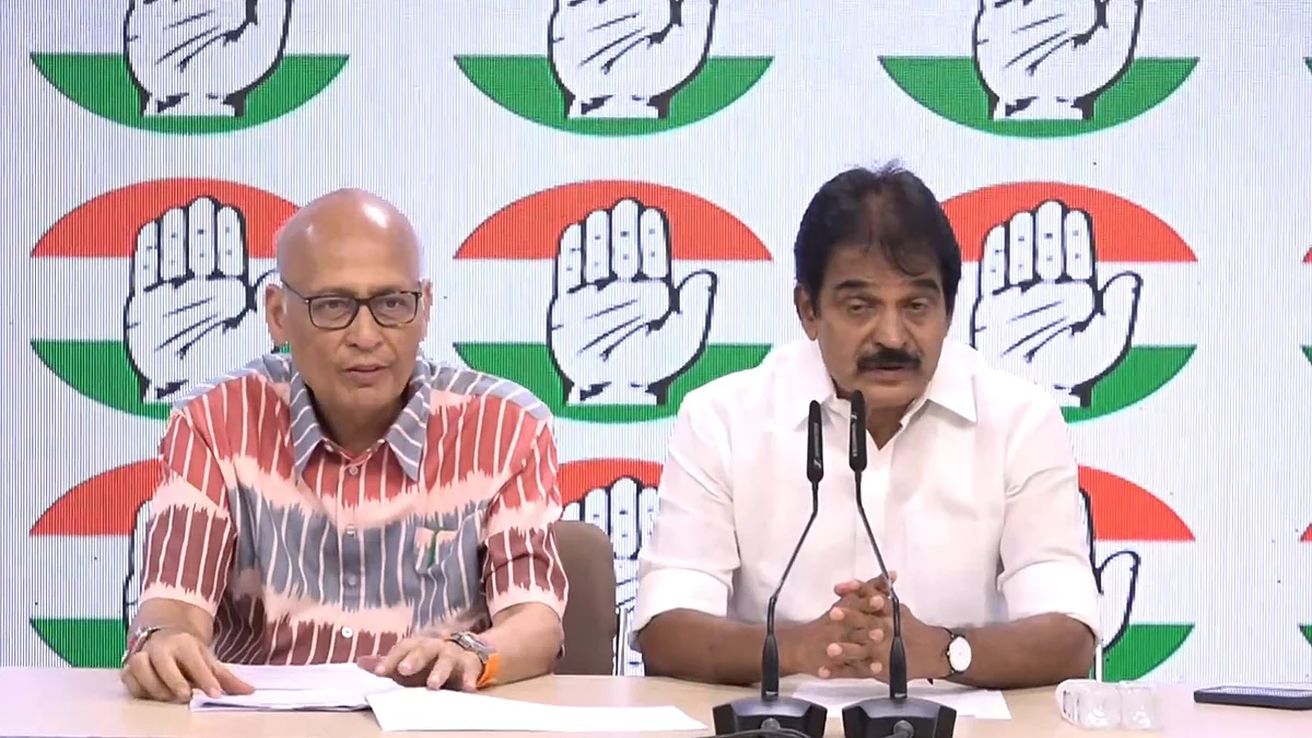 <div class="paragraphs"><p>کانگریس لیڈران کے سی وینوگوپال (دائیں) اور ابھشیک منو سنگھوی (بائیں)</p></div>