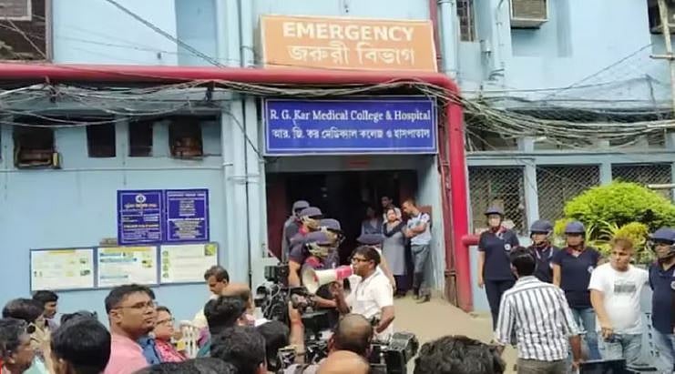 زیر تربیت خاتون ڈاکٹر کی عصمت دری و قتل معاملے میں گرفتار پولیس افسر معطل، ثبوتوں سے چھیڑ چھاڑ کا الزام