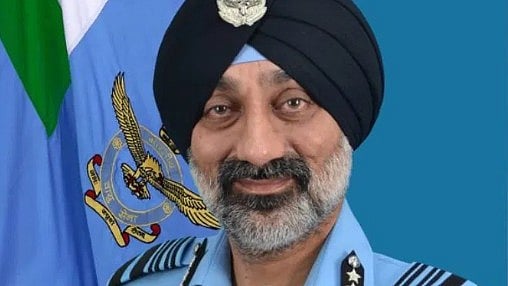 ایئر مارشل امرپریت سنگھ کو بنایا گیا فضائیہ کا چیف، وی آر چودھری کی لیں گے جگہ