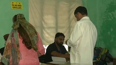 جموں و کشمیر اسمبلی انتخابات کے دوسرے مرحلے کے لئے ووٹنگ شروع