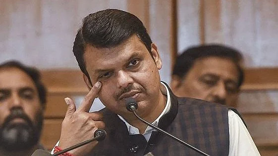 مہاراشٹر: ایک وقت تھا جب فڑنویس کی طوطی بولتی تھی، لیکن اب ستارے گردش میں ہیں