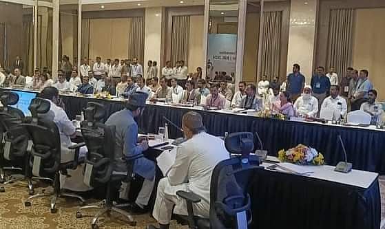 وقف ترمیمی بل: آج گجرات میں ہوئی جے پی سی کی میٹنگ، ریاستی وزیر داخلہ اور اویسی کے درمیان ہوئی زوردار بحث