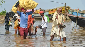 کوسی ندی کے قہر سے بہار کے کئی علاقے پانی میں ڈوب گئے