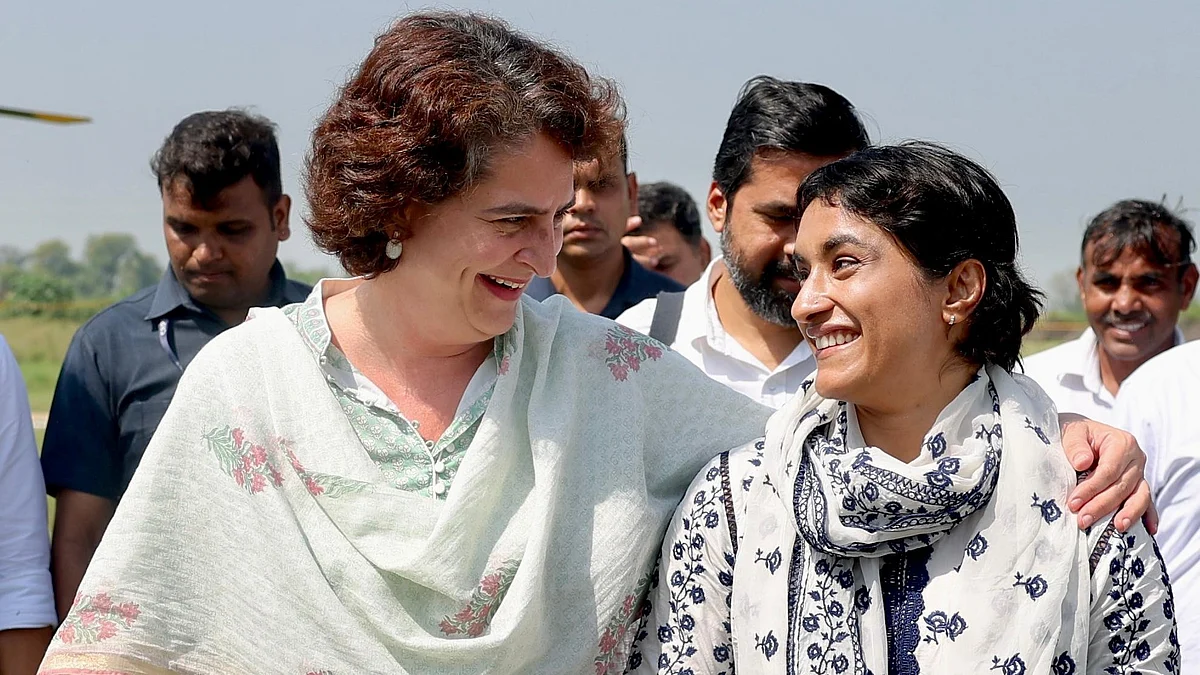 <div class="paragraphs"><p>پرینکا گاندھی اور ونیش پھوگاٹ، تصویر&nbsp;<a href="https://x.com/priyankagandhi">@priyankagandhi</a></p></div>