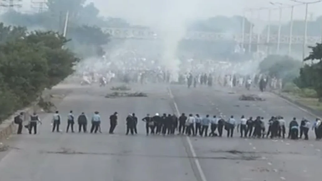 <div class="paragraphs"><p>پاکستان میں حالات کشیدہ، تصویر سوشل میڈیا</p></div>