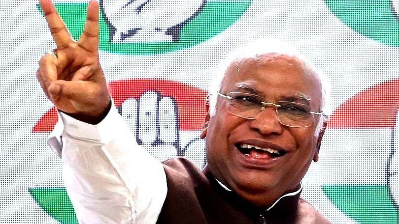 <div class="paragraphs"><p>راہل گاندھی اور ملکارجن کھڑگے</p></div>