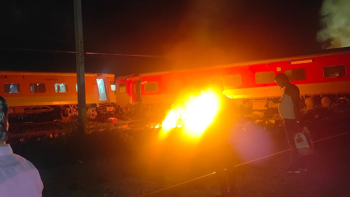 <div class="paragraphs"><p>تمل ناڈو میں ٹرین حادثہ کے بعد کا منظر، تصویر&nbsp;<a href="https://x.com/trainwalebhaiya">@trainwalebhaiya</a></p></div>