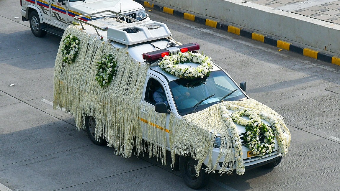 رتن ٹاٹا کے آخری سفر میں سب سے آگے نظر آنے والے شانتنو نائیڈو، کون ہے یہ نو جوان