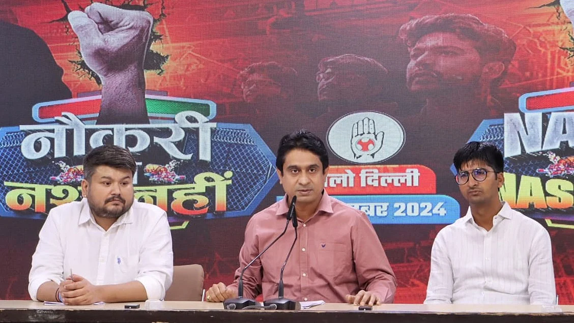 <div class="paragraphs"><p>انڈین یوتھ کانگریس صدر اودے بھانو چیب (درمیان میں) پریس کانفرنس کرتے ہوئے، تصویر ویپن/قومی آواز</p></div>