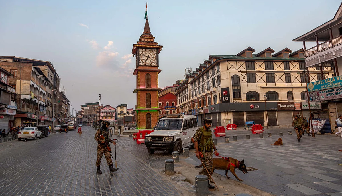 کھلی جیل میں جبری خاموشی!
