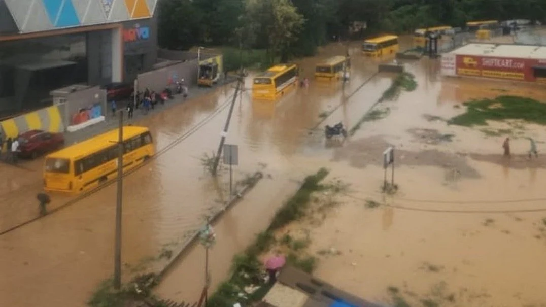 <div class="paragraphs"><p>بنگلورو میں موسلادھار بارش کے بعد آبی جماؤ کا منظر، تصویر سوشل میڈیا</p></div>