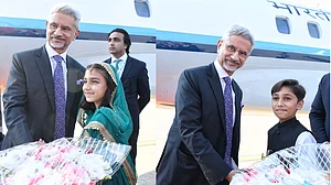 وزیر خارجہ ایس جے شنکر کا دورہ پاکستان: شہباز شریف سے ملاقات، ایس سی او اجلاس میں شرکت
