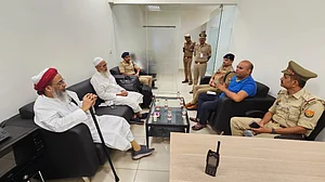 بہرائچ فساد متاثرین سے ملاقات کرنے جا رہے جمعیۃ علماء ہند کے وفد کو لکھنؤ ایئرپورٹ پر حراست میں لیا گیا